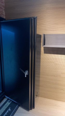 金屬隔音門